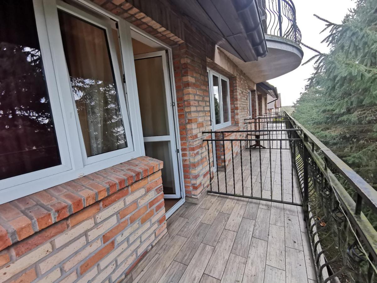 Villa Podkowa Police Exterior foto
